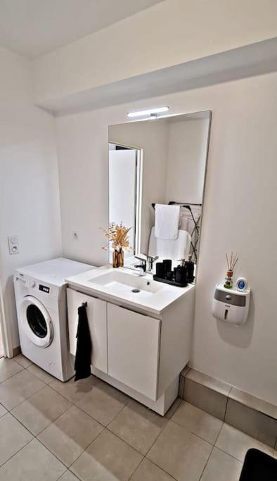 Ferienwohnung Loft Climatise Parking Gratuit 5Min Gare Le Plessis-Bouchard Exterior foto